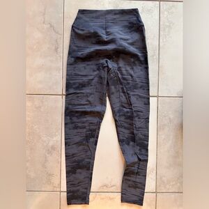 Kamo Fitness Ellyn Leggings 25” in Grey Brush-Size Medium